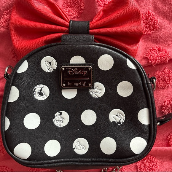 Loungefly Disney Minnie Mouse Black White Polka Dot Crossbody Bag Bow Chain - Picture 2 of 5